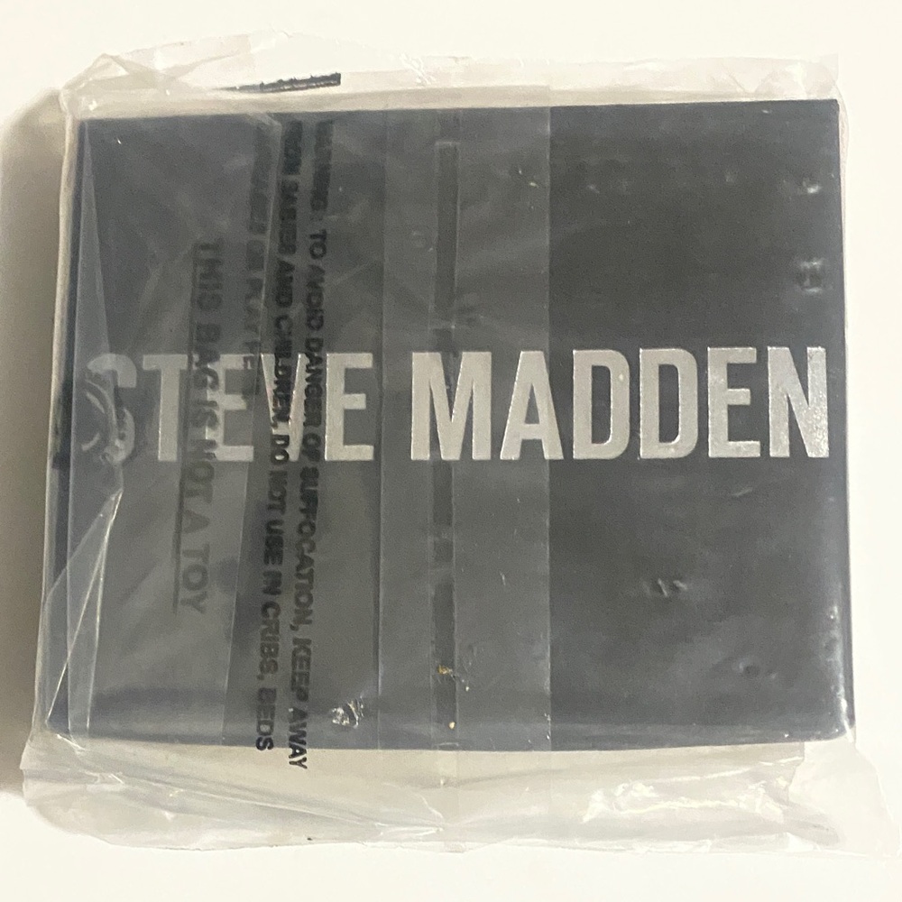 Steve Madden Black Leather Wallet New - Picture 2 of 3